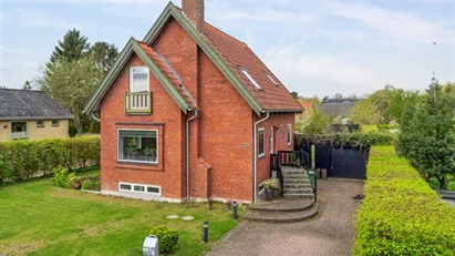 Møbleret villa med klassisk charme og moderne komfort, Hasle