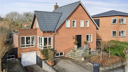 Smuk og renoveret villa i Silkeborgs Sydby