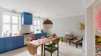 Lys og velindrettet 3-værelses lejlighed med moderne komfort