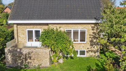 Renoveret 3 plans villa med skøn have, Aarhus N