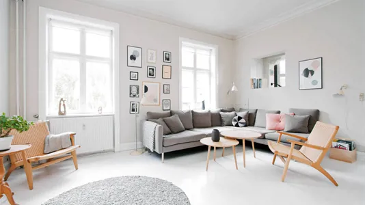 Vores One-bedroom lejlighed (65 m2) har separat soveværelse med en kingsize luksusseng med danskproduceret kvalitetsm...