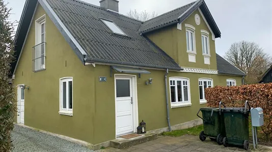 Huse i Rønde - billede 1