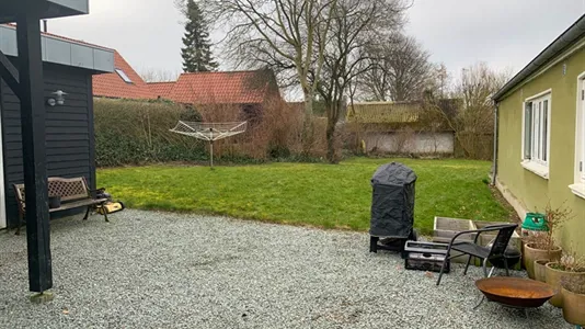 Huse i Rønde - billede 2