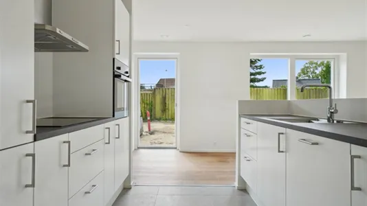 Huse i Skævinge - billede 2